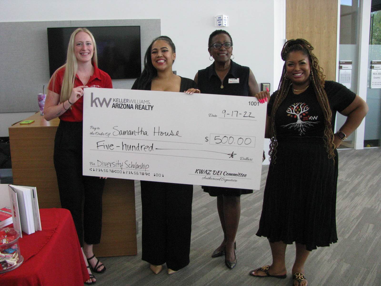 Sarah Jesseph (left), Samantha House (2nd from left), Patricia Whorton (2nd from right), and Kionna Comer, Chairperson of the Diversity, Equity, and Inclusion Committee (right), presenting $500 scholarship to Samantha House at the Scottsdale Community College Real Estate Job Fair on September 17, 2022.